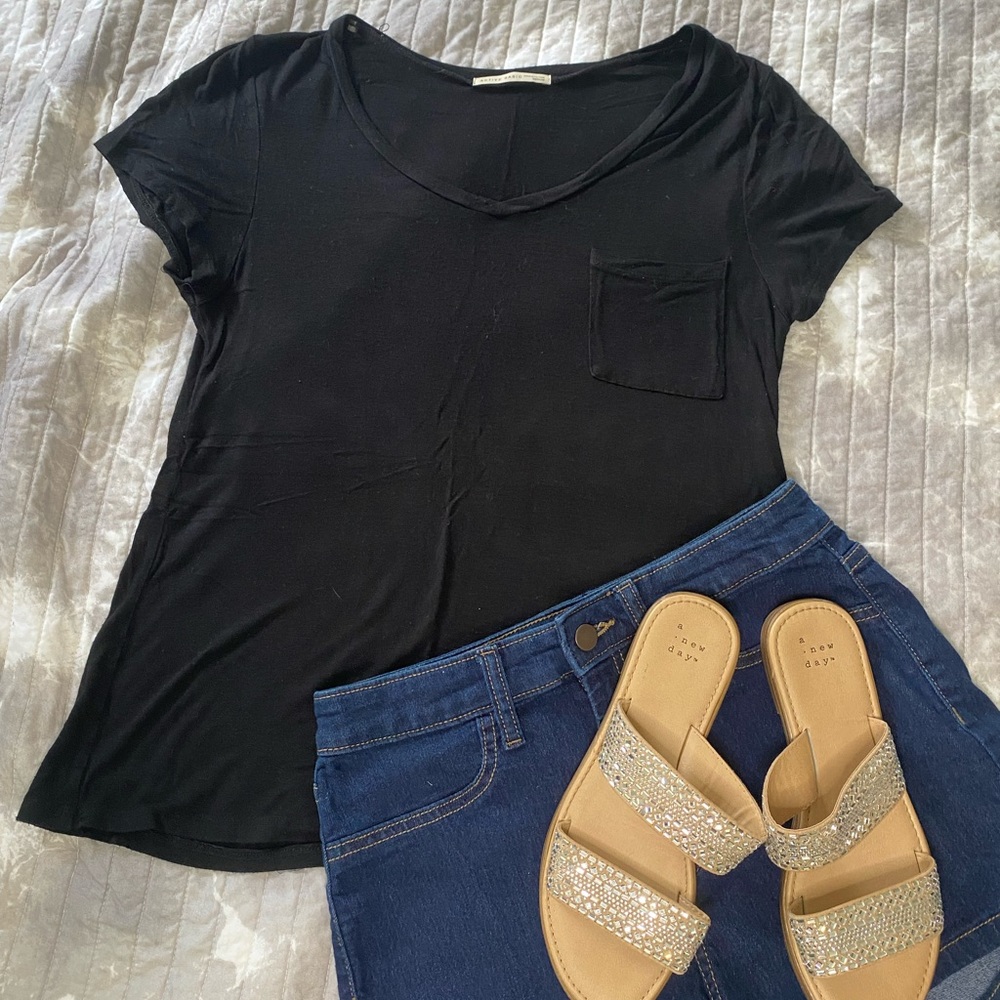 Black Tee